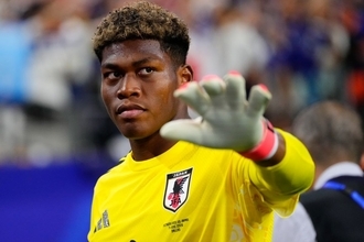 プレミア開幕戦で“日本人GKの歴史的瞬間”は訪れるか　鈴木彩艶のスタメン出場を地元メディアが予想「ビラは経験の浅いGKに賭けたわけではない」
