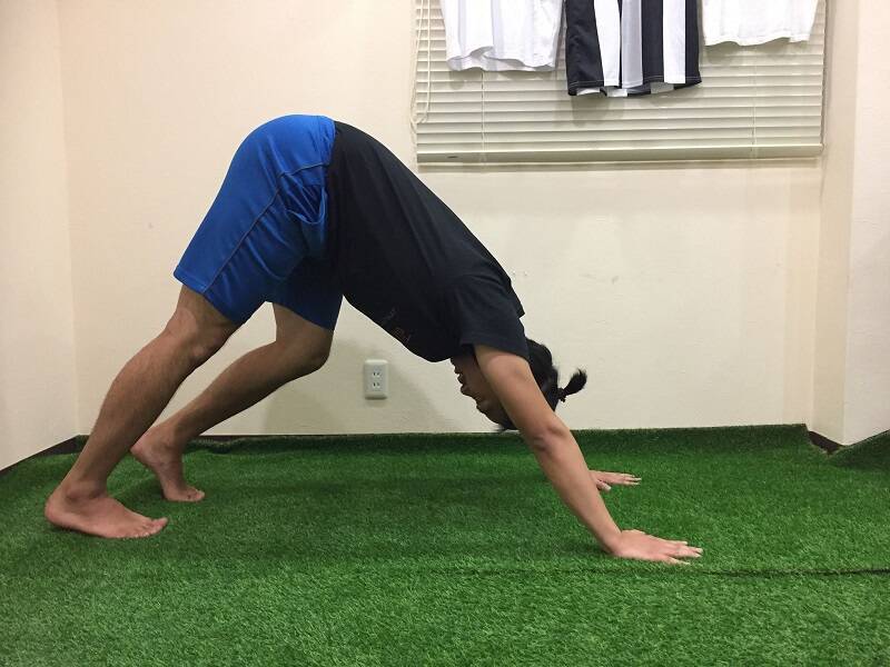 スッキリ脚を手に入れる！スポーツトレーナーが実践「脚のストレッチ①」