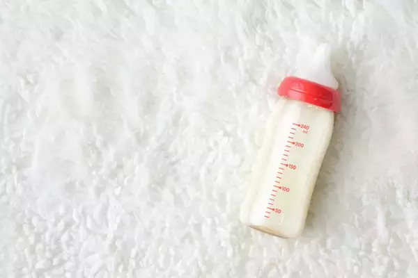 授乳中のお酒、カフェインはどう付き合う？安心して授乳を続けるために