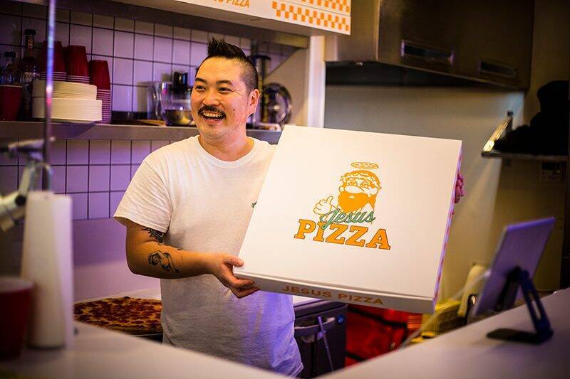 NYスタイルのBIGピザを味わうならここ!! 神戸『JESUS PIZZA』