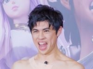 小島よしおインスタに1歳息子登場　レアな“父親の顔”に反響