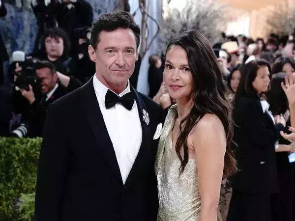 W不倫で注目ヒュー・ジャックマン＆サットン・フォスター、メットガラでカップルデビュー
