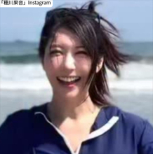 170cm“美しすぎる気象予報士”穂川果音、ビーチで解放感「スタイル最高」「可愛すぎ」