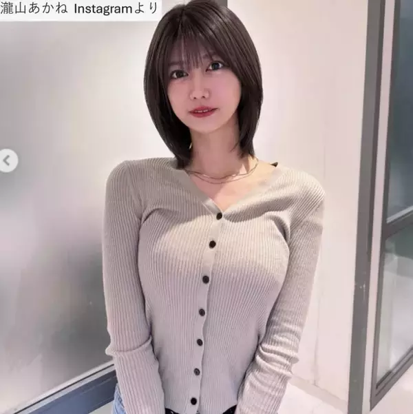 171cm“人気ABEMAアナウンサー”、タイトなニット姿が「スタイル抜群」と絶賛の声