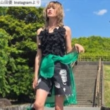 4児の母・山田優41歳、抜群スタイルにネット衝撃　ショーパン姿で美オーラ全開！