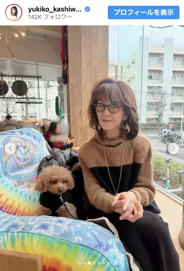 柏木由紀子78歳、ワンちゃんOKカフェでほっこり　癒やしの近影に反響
