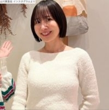 奇跡の43歳・山川恵里佳、タイトなニット姿で美スタイル全開！　「素敵」「可愛すぎる」　2児の母