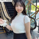 「「むちむち派いる〜？」フォロワー500万の165cm美女、タイトな白トップスの抜群プロポーションにネット衝撃」の画像1