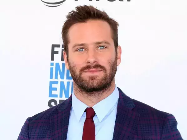 アーミー・ハマー、「女性は最低だ」と出会い系アプリで知り合った男性と性交渉を試みた