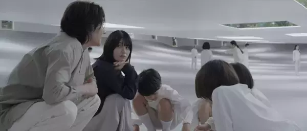 蒔田彩珠主演『消滅世界』、白一色に包まれた“性愛のない”実験都市・エデンを映し出す本編＆メイキング映像解禁