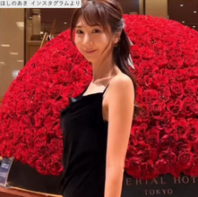 ほしのあき48歳、ドレス姿が「エレガント」「スタイル抜群」と絶賛の声　13歳年下＆1児の母