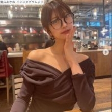 171cm“人気ABEMAアナウンサー”、オフショルダー姿が「スタイル抜群」「最強」「美しすぎる」と絶賛の声