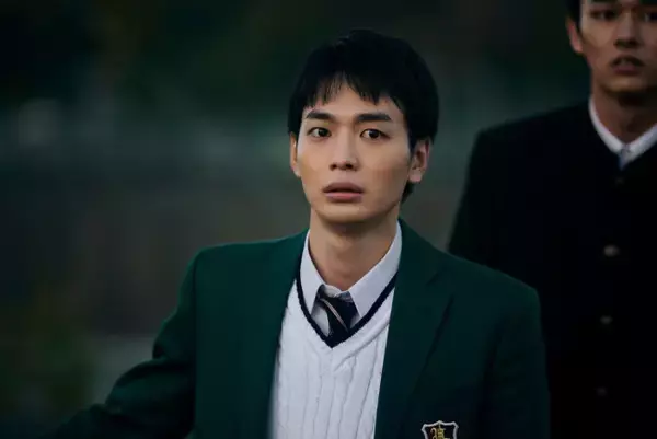 『NEW GROUP』組体操で体感する集団行動の恐怖と衝撃――場面写真一挙解禁