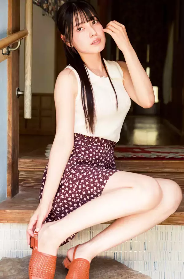 大人気TikToker美女、夏の“甘酸っぱい初恋”を追体験するグラビア