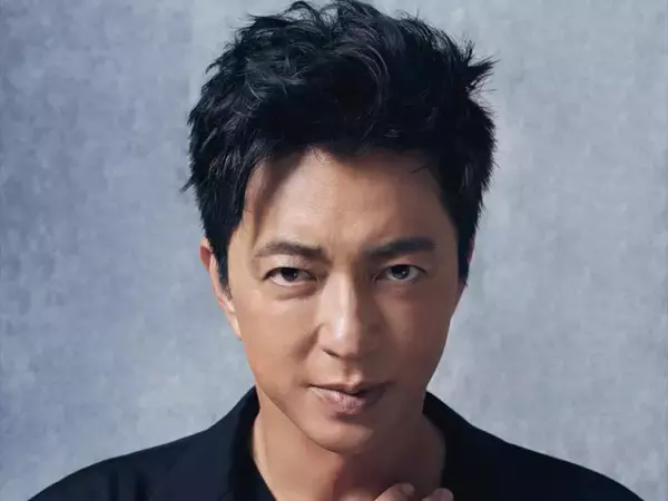 こんな爽やかな50代いる!?　大沢たかお、白シャツ×白タンクトップ姿に反響