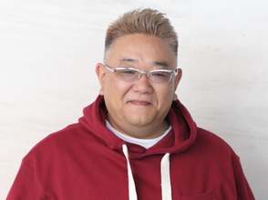 「お顔がみれてホッと」休養中のサンド伊達みきおの近影、しんいちが公開　誕生日お祝いするもケーキは「食べないで下さい」