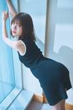 「日向坂46・松田好花、ボディラインくっきりの黒ワンピでアザトカワイイ!?　写真集先行カット第2弾」の画像1