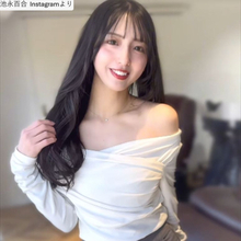 “元アイドル”165cmレースクイーン、オフショルダー×ミニ丈で美スタイル全開！　「可愛すぎる」「シビレます」