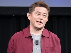 スピワ井戸田、“4年間隠し続けた”高級愛車を披露「色すごくないですか？」