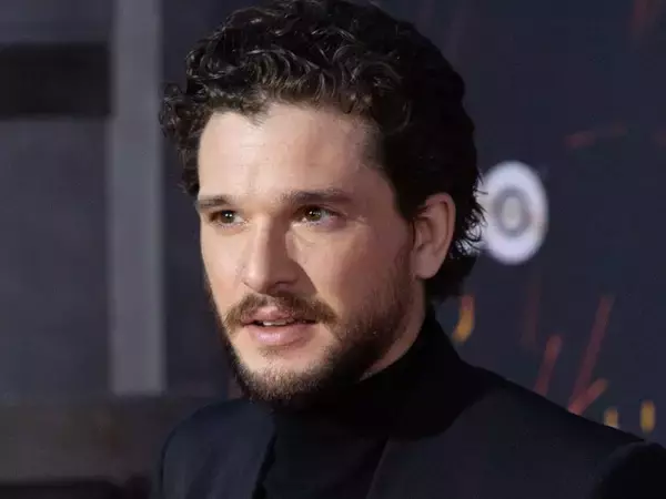 キット・ハリントン、『GOT』最終シーズン撮り直しを求めるファンの声に怒り