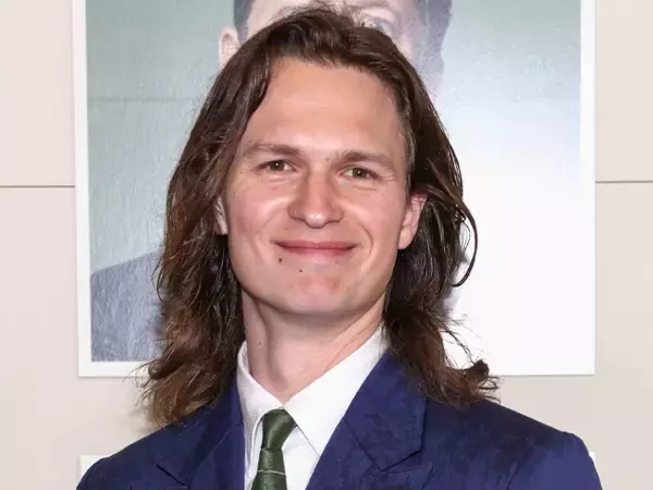 「今年も豆まきしたから大吉」アンセル・エルゴート、節分の動画をシェア　第1子誕生のパートナーは日本人？