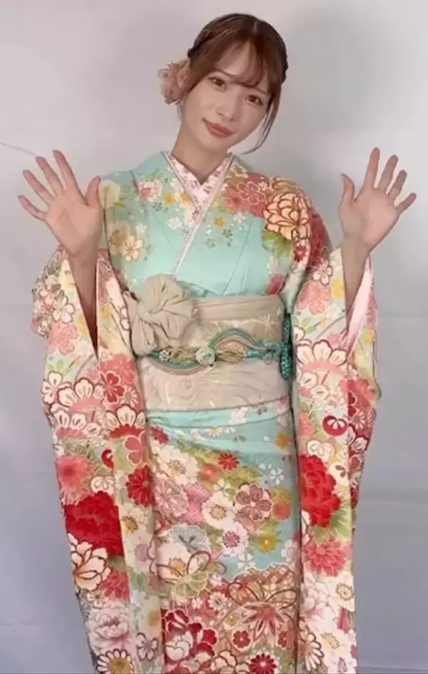 フォロワー120万超の“日本一美しいドラマー”、着物姿に衝撃「マジで綺麗」　グラビアが話題