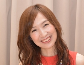 インスタ開設で話題の森口博子57歳、妖艶な“大人なポーズ”に反響「『美』がにじみ出てます」