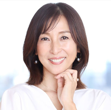 伝説のグラビアクイーン・かとうれいこ57歳、ピンクのゴルフウェアで魅了　美スタイルにネット衝撃