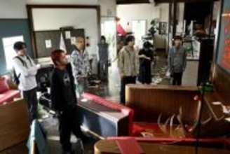 『シナントロープ』第10話　襲撃された店内でメンバー全員がシマセゲラによる脅迫を知る