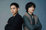 「Netflixシリーズ『九条の大罪』より柳楽優弥×松村北斗のバディカット＆対談インタビュー解禁」の画像1