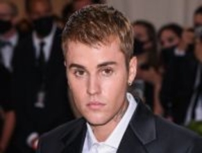 ジャスティン・ビーバー、感謝祭に息子の写真をシェア　ヘイリーとの密着ショットも