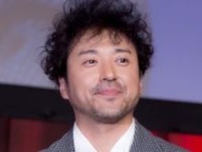 ムロツヨシが“血まみれ”に!?「リアルすぎます…（笑）」「痛そう〜」