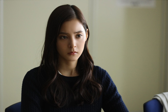 『良いこと悪いこと』第6話 連続殺人事件が週刊誌に取り上げられ“猿橋”新木優子がバッシングの対象に