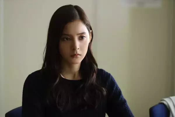 『良いこと悪いこと』第6話 連続殺人事件が週刊誌に取り上げられ“猿橋”新木優子がバッシングの対象に