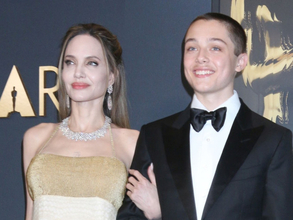 アンジェリーナ・ジョリー＆ブラッド・ピットの息子ノックスがピンクヘア姿に！