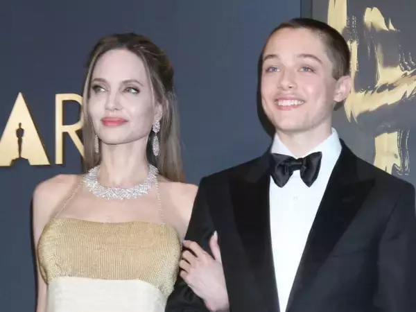 アンジェリーナ・ジョリー＆ブラッド・ピットの息子ノックスがピンクヘア姿に！