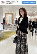 柏木由紀子78歳、“春先取り”コーデが「清楚」「上品な着こなし」