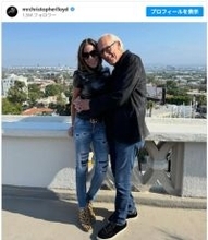 『バック・トゥ・ザ・フューチャー』クリストファー・ロイド、32歳年下妻とのラブラブ写真公開