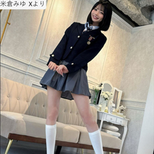 「デカ女」話題のコスプレイヤー、ミニスカ制服姿が「スタイル抜群」「美しすぎる」とネット騒然