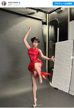 “日本一強い女子アナ”、チャイナドレス＋生足あらわでハイキック！　ファンほれぼれ「かっこいい」