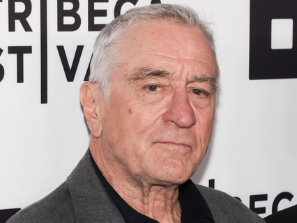 トランスジェンダー告白したロバート・デ・ニーロの娘、父から惜しみない支援を受けている