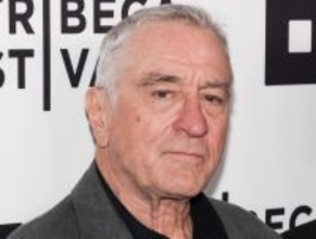 トランスジェンダー告白したロバート・デ・ニーロの娘、父から惜しみない支援を受けている