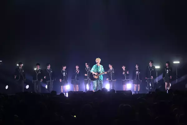 MON7A、LIL LEAGUE、The Right Lightがライブパフォーマンス！ “学園祭”に稲垣来泉、大島美優ら『GTO』生徒が大集合