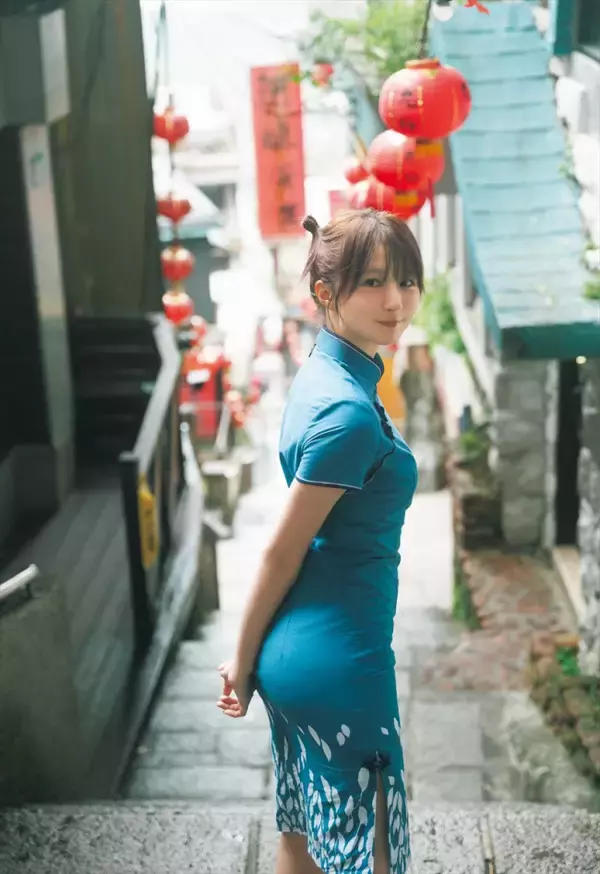 大人気YouTuber、こばしり。、台湾旅行風グラビアで大人な魅力を発揮