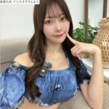 “現役ナース”ラウンドガール、ミニ丈姿が「スタイル抜群」「美しい」「可愛すぎる」　グラビアでも活躍中