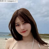 「“現役の看護師”グラビアアイドル、ビーチでサービスショット「美しすぎる」「スタイル抜群」　ウエスト58cm」の画像1