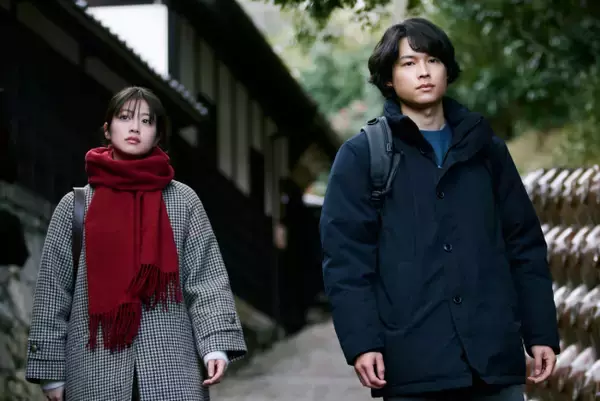 松村北斗×今田美桜『白鳥とコウモリ』 被害者の娘と容疑者の息子が禁断の出会い　本編映像＆場面写真解禁