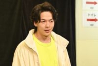 『DREAM STAGE』“吾妻”中村倫也、顎クイ→指トントンにネット悶絶「バカメロい」「ニマニマしちゃう」