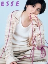 SixTONES京本大我、猫のようにゆるっと過ごす撮り下ろし写真掲載　「ESSE」5月号に登場