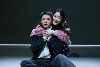 中村倫也と黒木華が舞台初共演で紡ぐ、宮沢賢治と妹の物語　『ケンジトシ』開幕